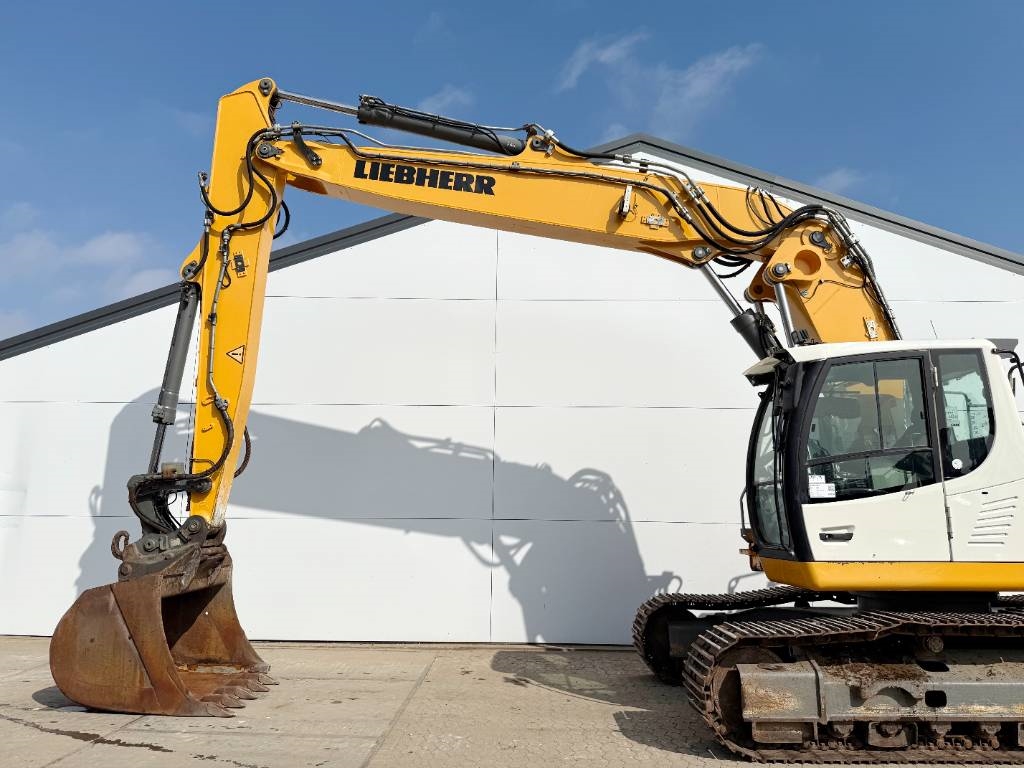 Liebherr R926LC - Oilquick / Triple Boom / German Machine