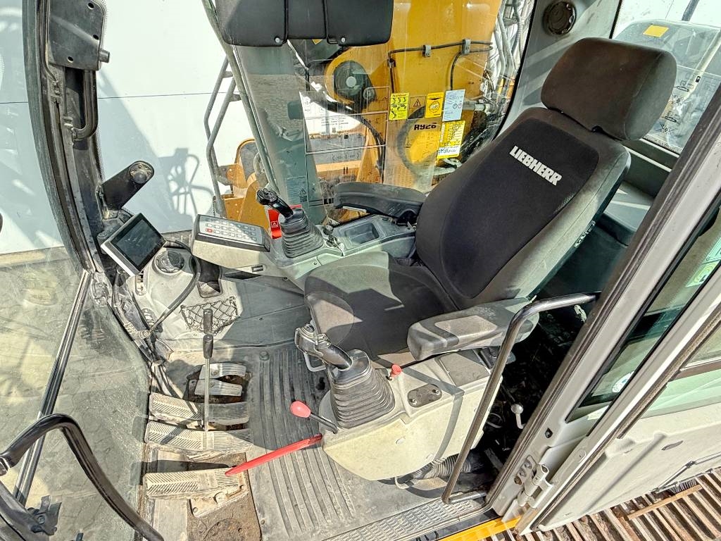 Liebherr R926LC - Oilquick / Triple Boom / German Machine