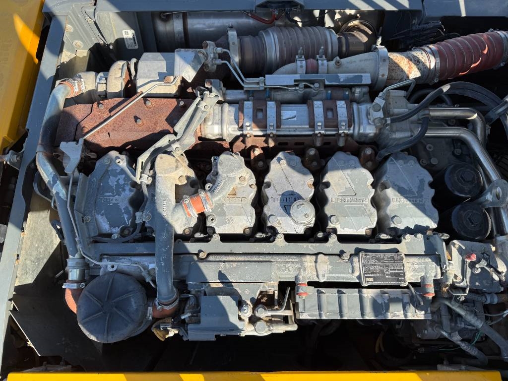 Liebherr R946 SHD - 15m Long Reach / Dutch Machine
