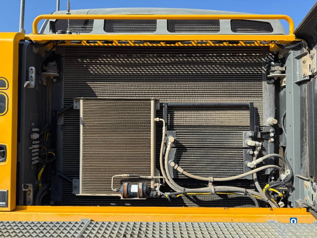 Liebherr R946 SHD - 15m Long Reach / Dutch Machine