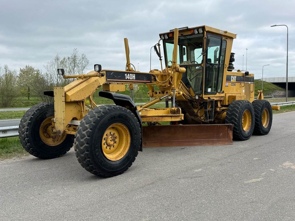 CAT 140H 3306 engine