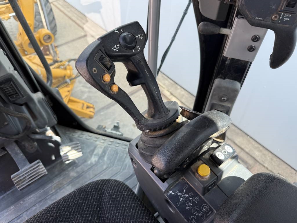 CAT 140M3 - Pushblock / Ripper / Joystick Controls