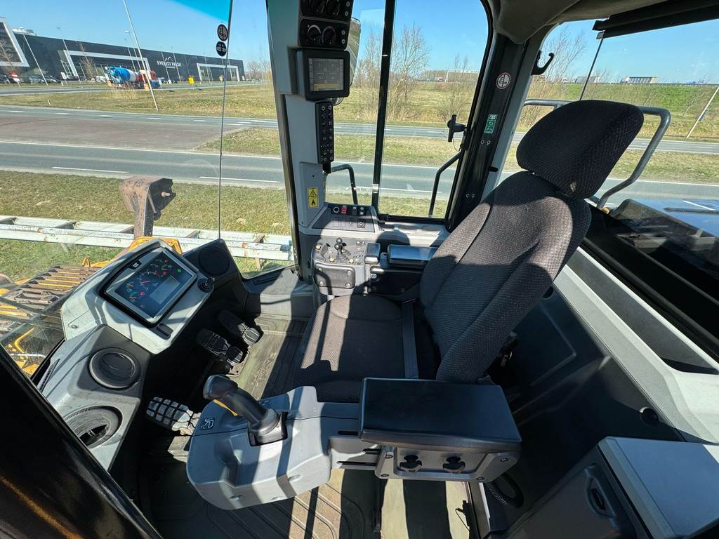 CAT 972M