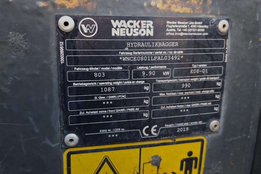Wacker Neuson E08-01 Wacker Neuson mini excavator including 2 bu