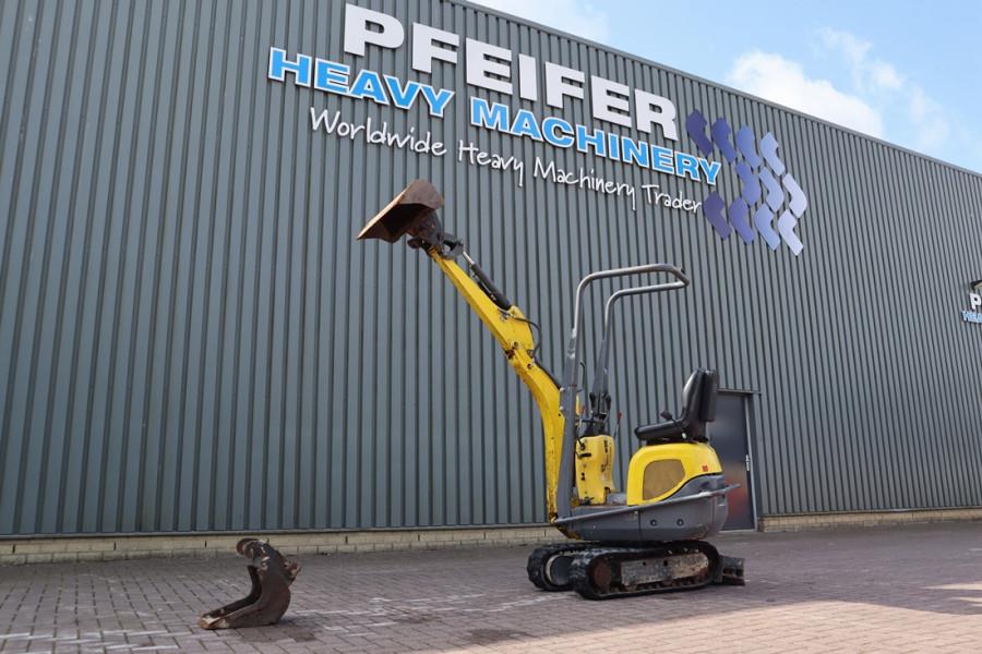 Wacker Neuson E08-01 Wacker Neuson mini excavator including 2 bu