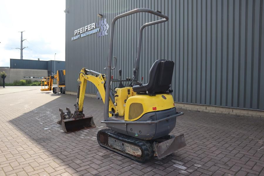 Wacker Neuson E08-01 Wacker Neuson mini excavator including 2 bu