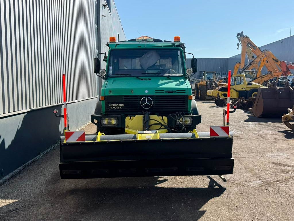 Mercedes-Benz Unimog U1700