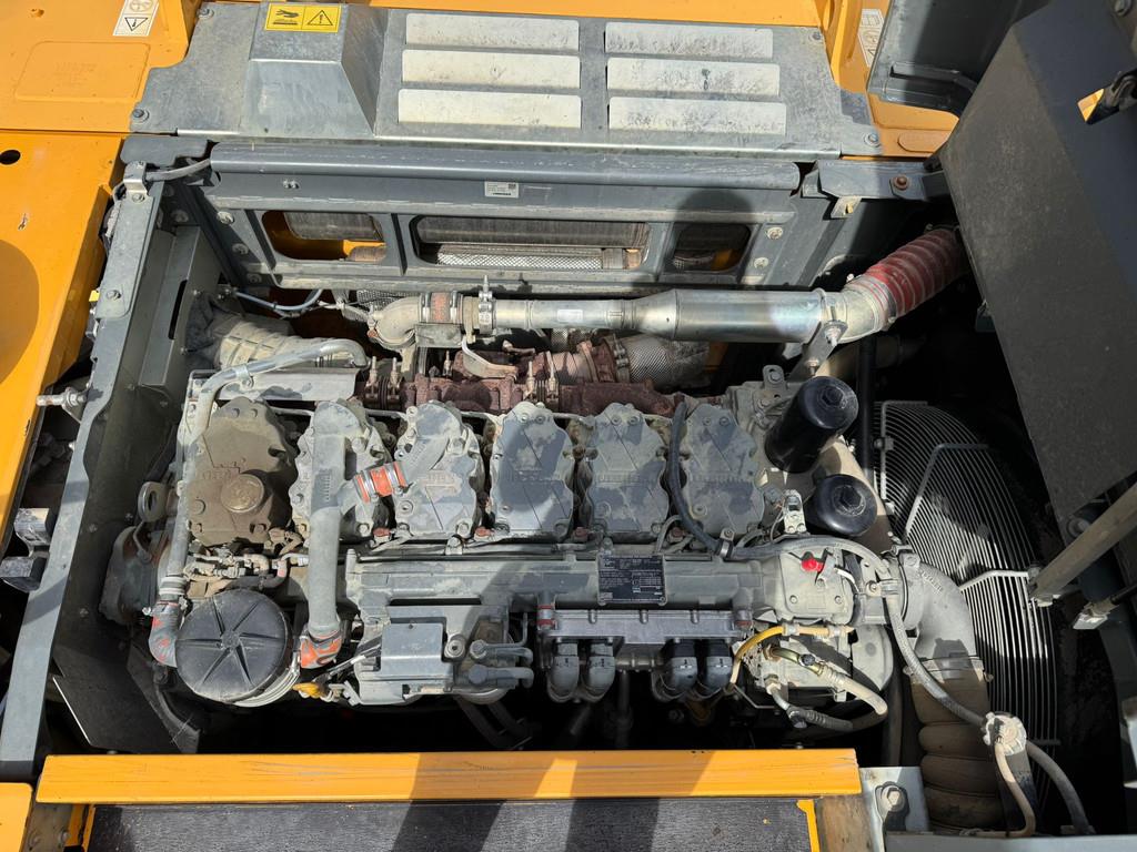 Liebherr R946 LC Hydraulic excavator