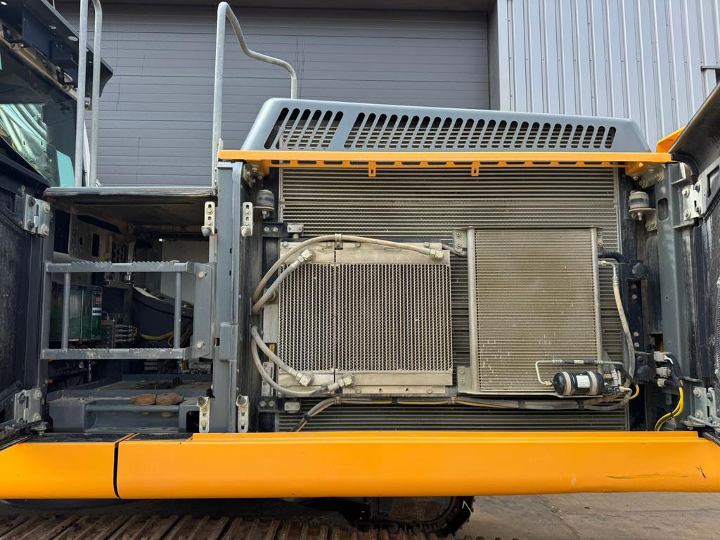 Liebherr R946 LC Hydraulic excavator