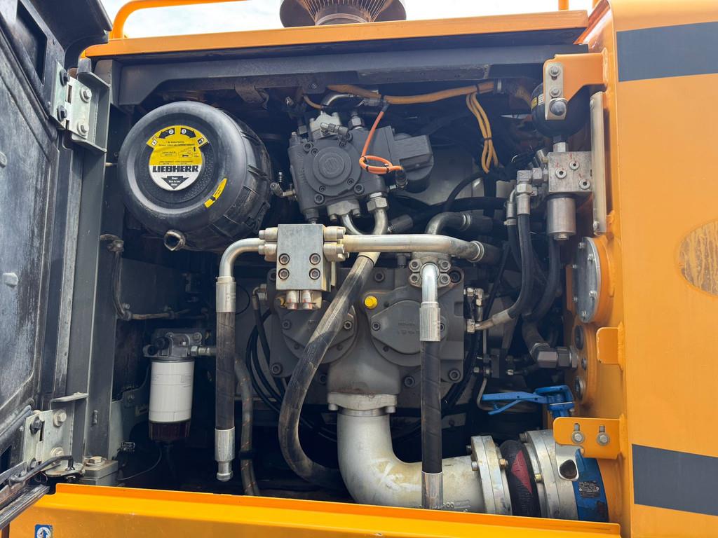 Liebherr R946 LC Hydraulic excavator