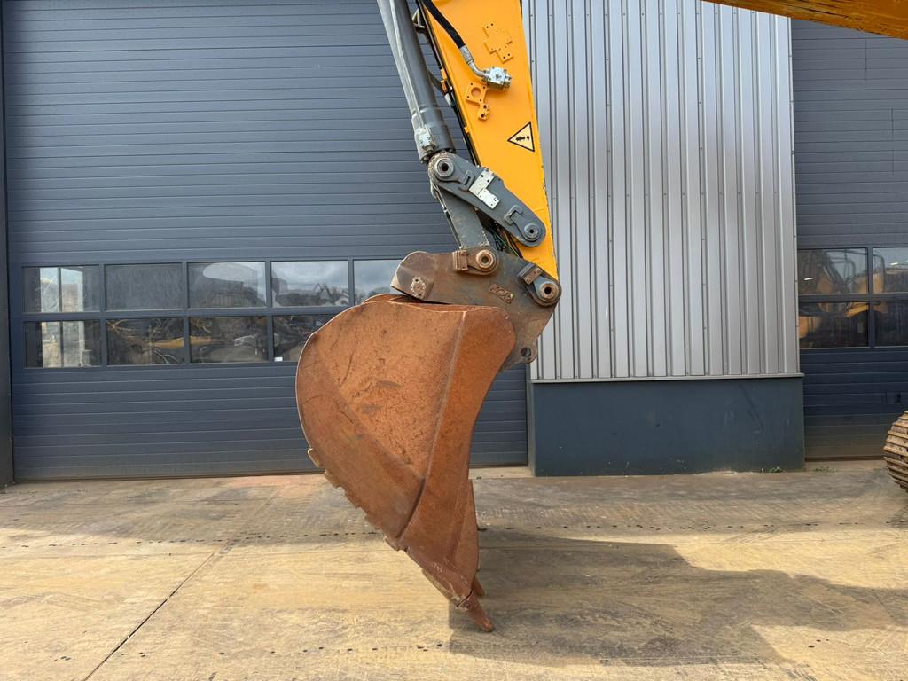 Liebherr R946 LC Hydraulic excavator