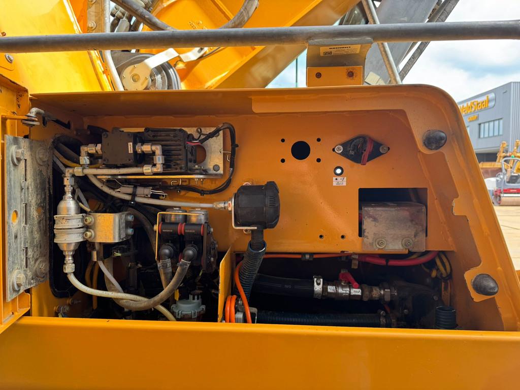 Liebherr R946 LC Hydraulic excavator