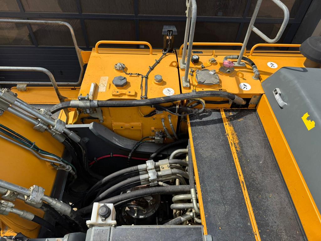 Liebherr R946 LC Hydraulic excavator