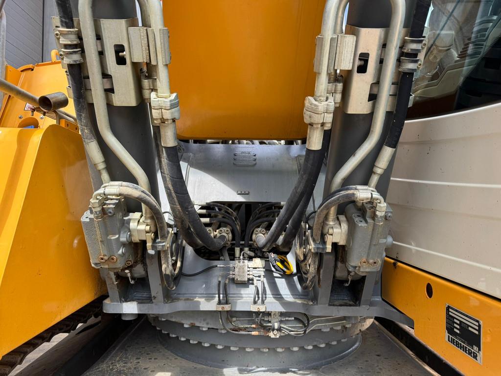 Liebherr R946 LC Hydraulic excavator
