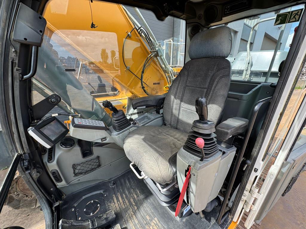 Liebherr R946 LC Hydraulic excavator