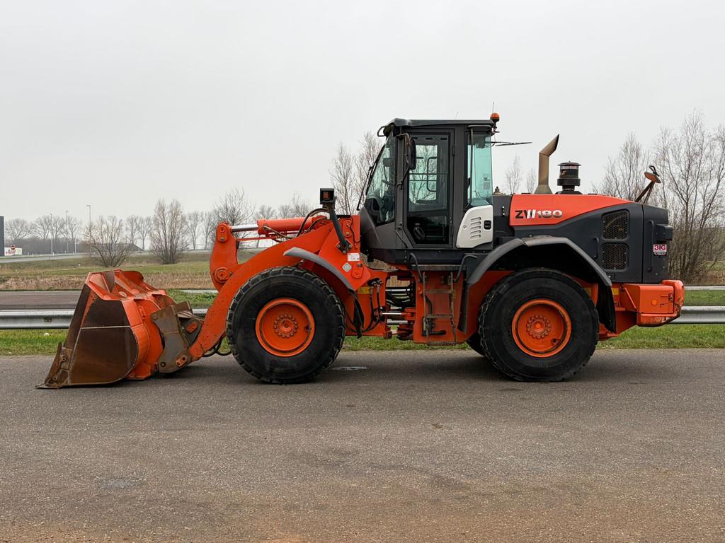 Image de CHARGEUSES SUR PNEUS 2015 Hitachi ZW180-5B