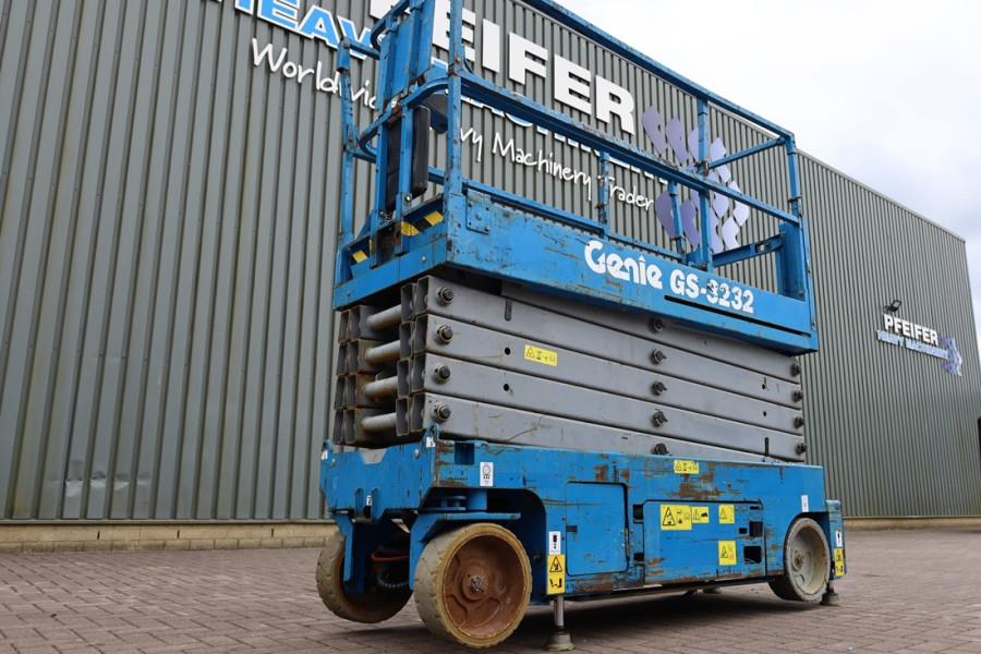 Genie GS3232 Hydraulic Outriggers, Electric, 11.75m Work