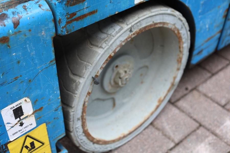 Genie GS3232 Hydraulic Outriggers, Electric, 11.75m Work