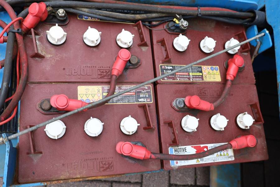 Genie GS3232 Hydraulic Outriggers, Electric, 11.75m Work