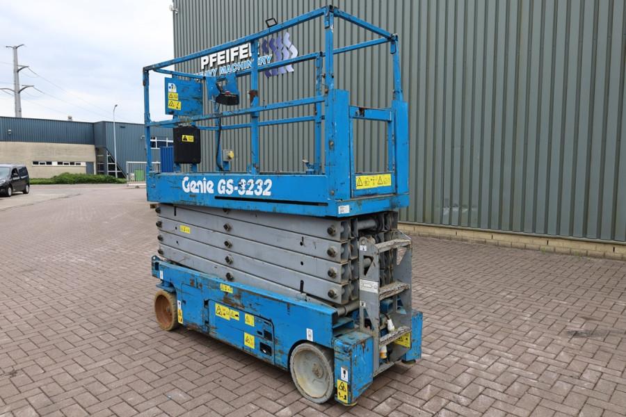 Genie GS3232 Hydraulic Outriggers, Electric, 11.75m Work