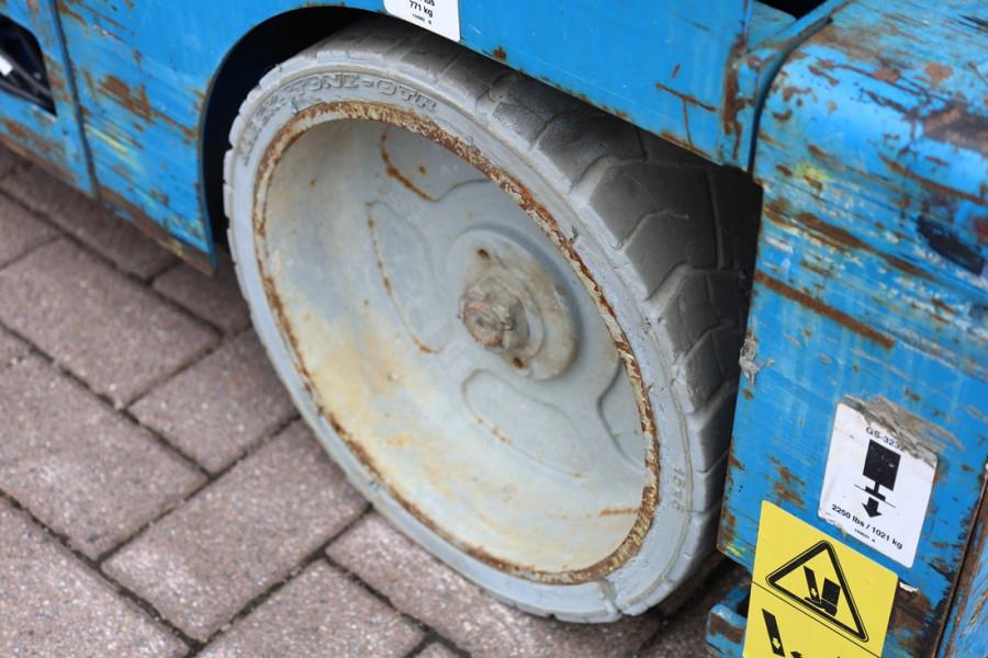 Genie GS3232 Hydraulic Outriggers, Electric, 11.75m Work