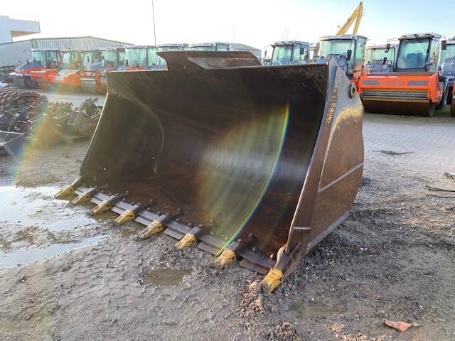 Liebherr (1884) L 586 Schaufel / bucket