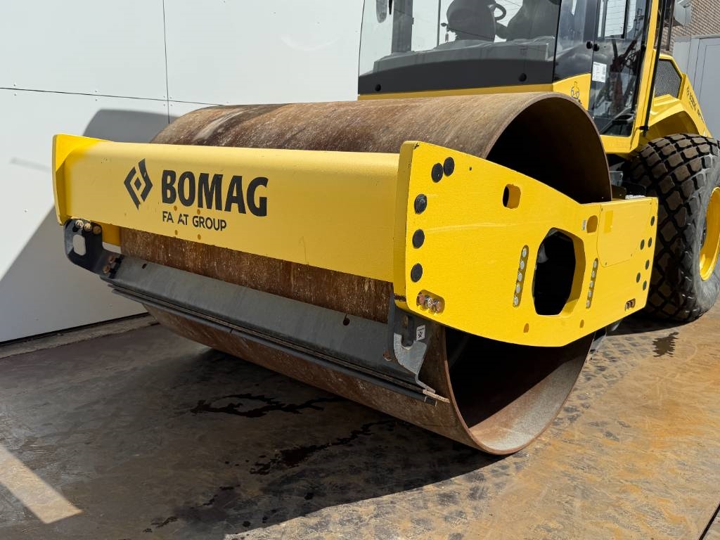 Bomag BW211DH-5 - German Machine / Only 1311 Hours!