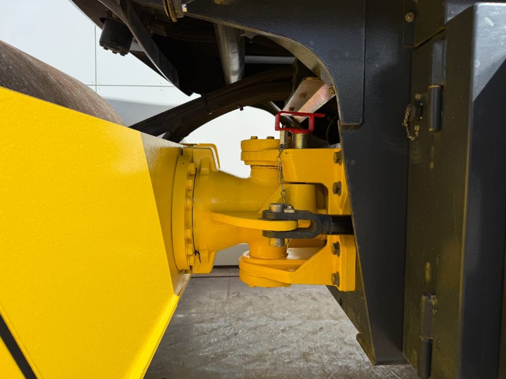Bomag BW211DH-5 - German Machine / Only 1311 Hours!