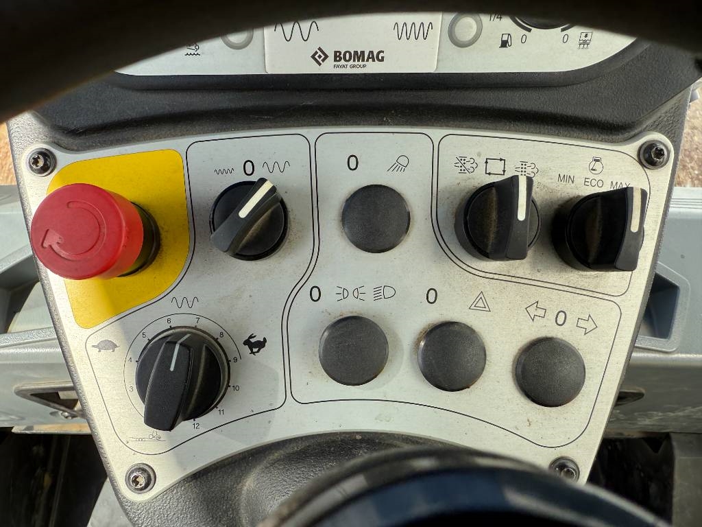 Bomag BW211DH-5 - German Machine / Only 1311 Hours!