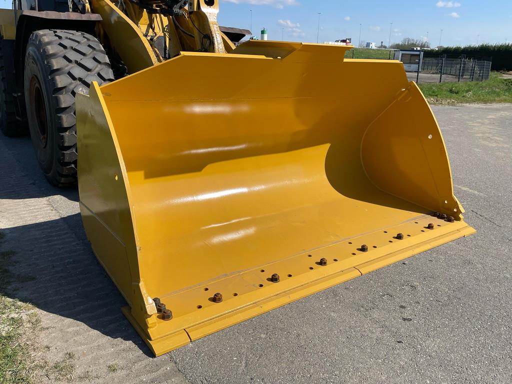 CAT 972M XE - CE / new tires / new bucket edge