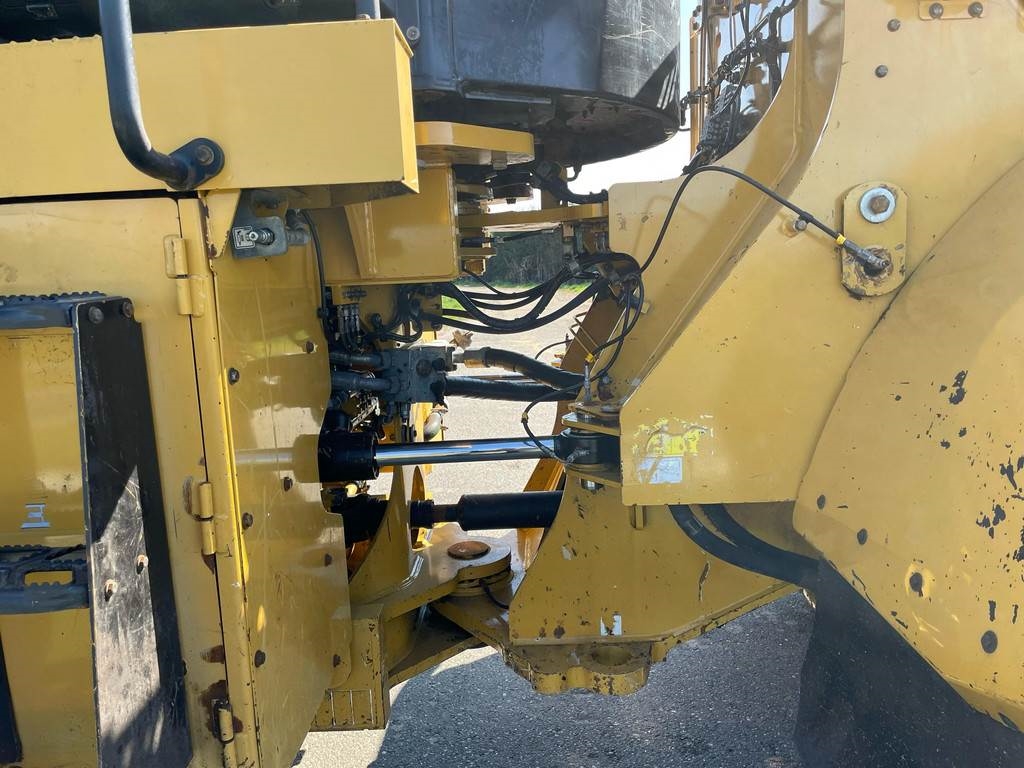 CAT 972M XE - CE / new tires / new bucket edge