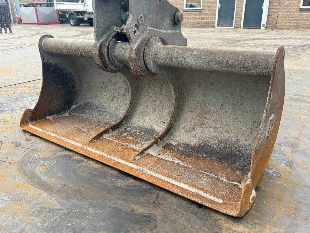 JCB 86C-1 - Hammer Lines / Quick Coupler