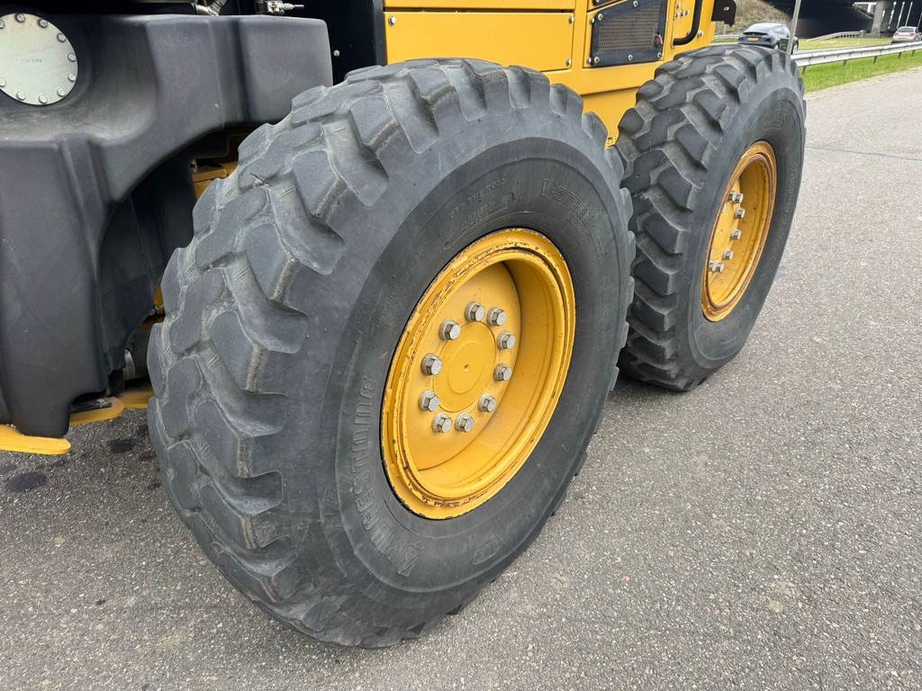 CAT 140M