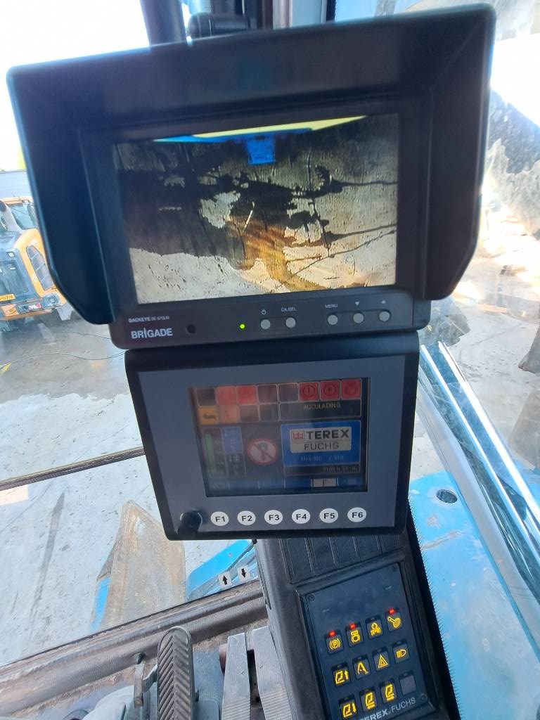 Fuchs MHL360D with low hour engine + grapple