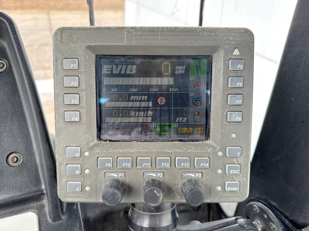 Bomag BW213DH-4 - Extra Vibrating Plate / EVIB/BVC