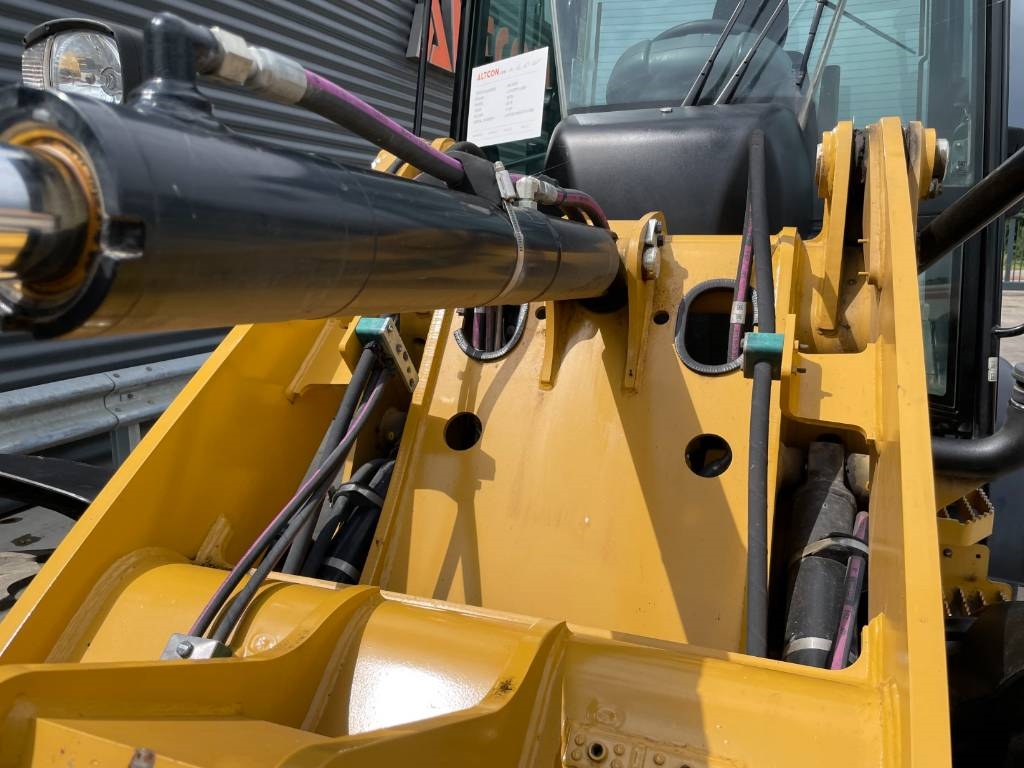 CAT 907M