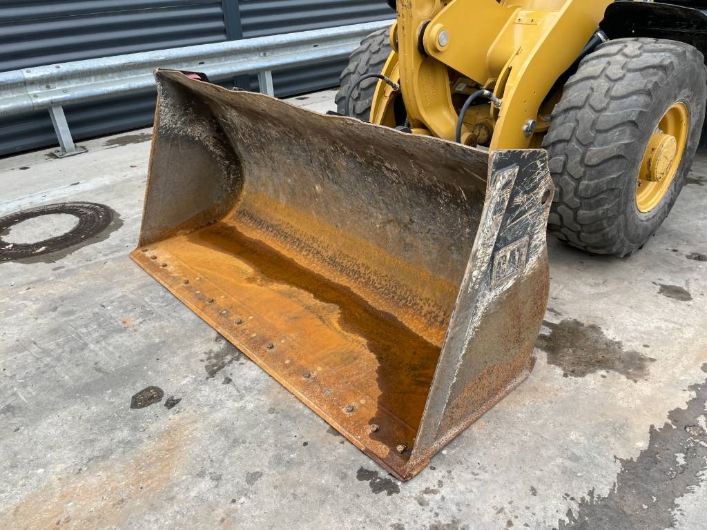 CAT 907M