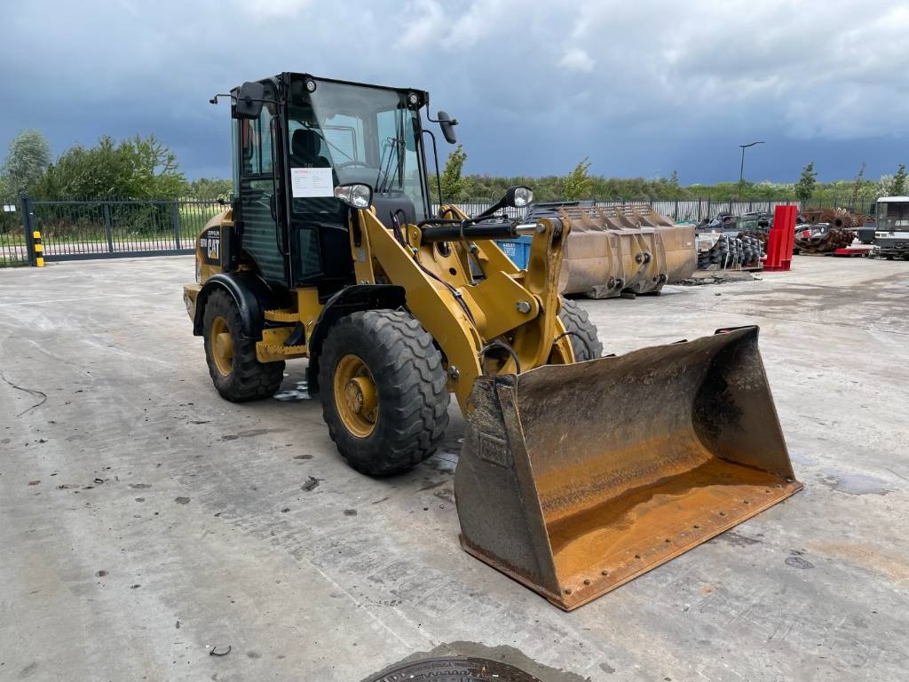 CAT 907M