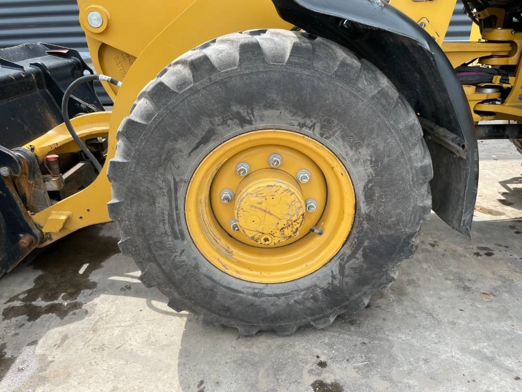 CAT 907M