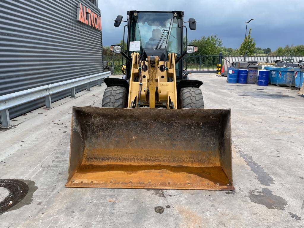 CAT 907M
