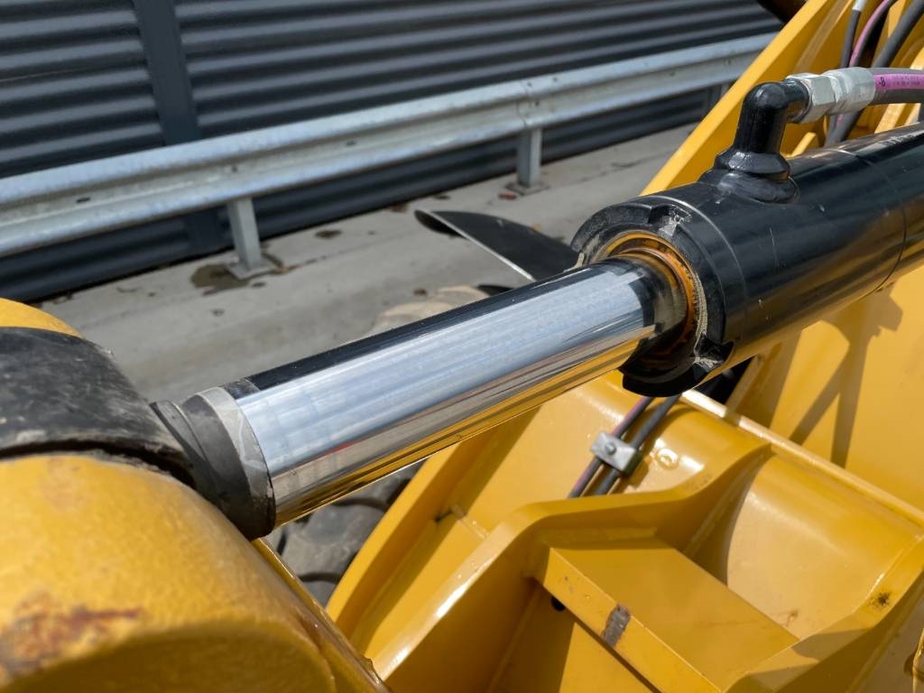 CAT 907M