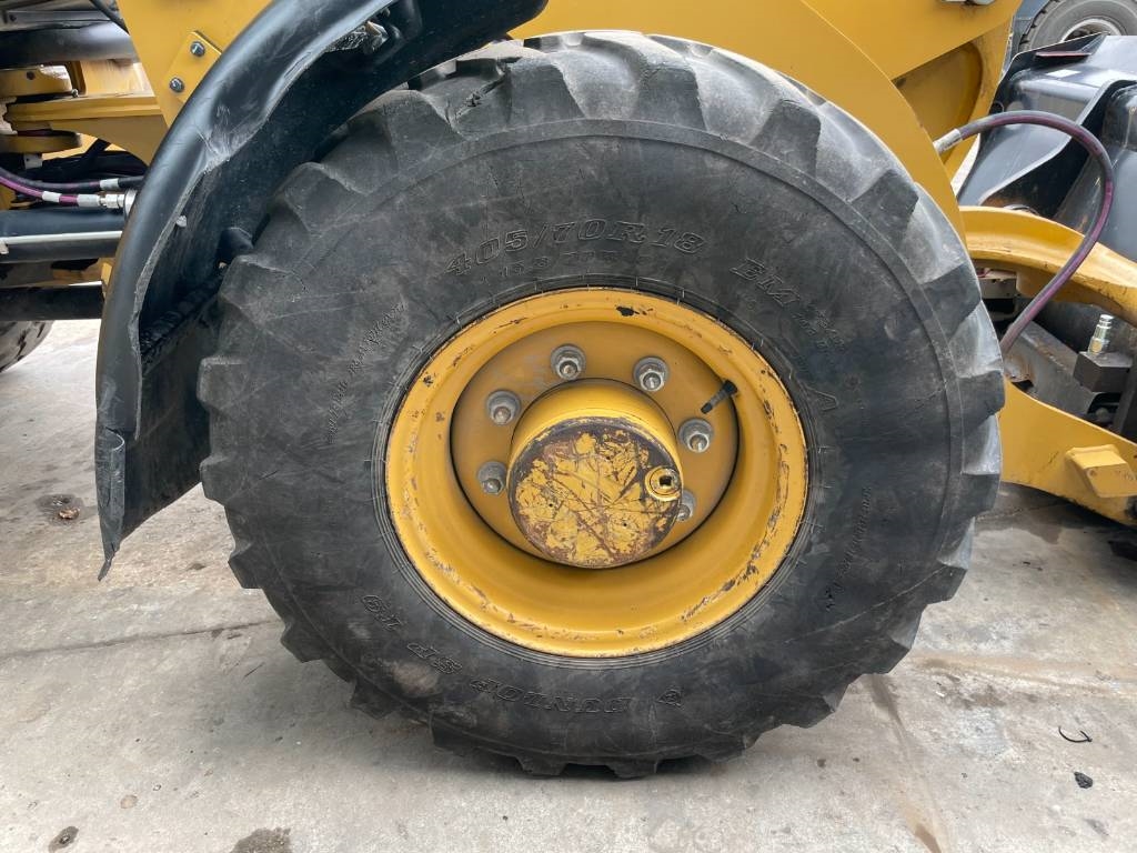 CAT 907M