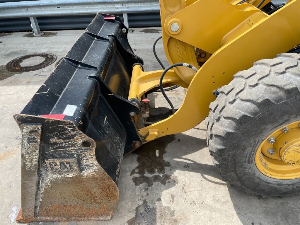 CAT 907M