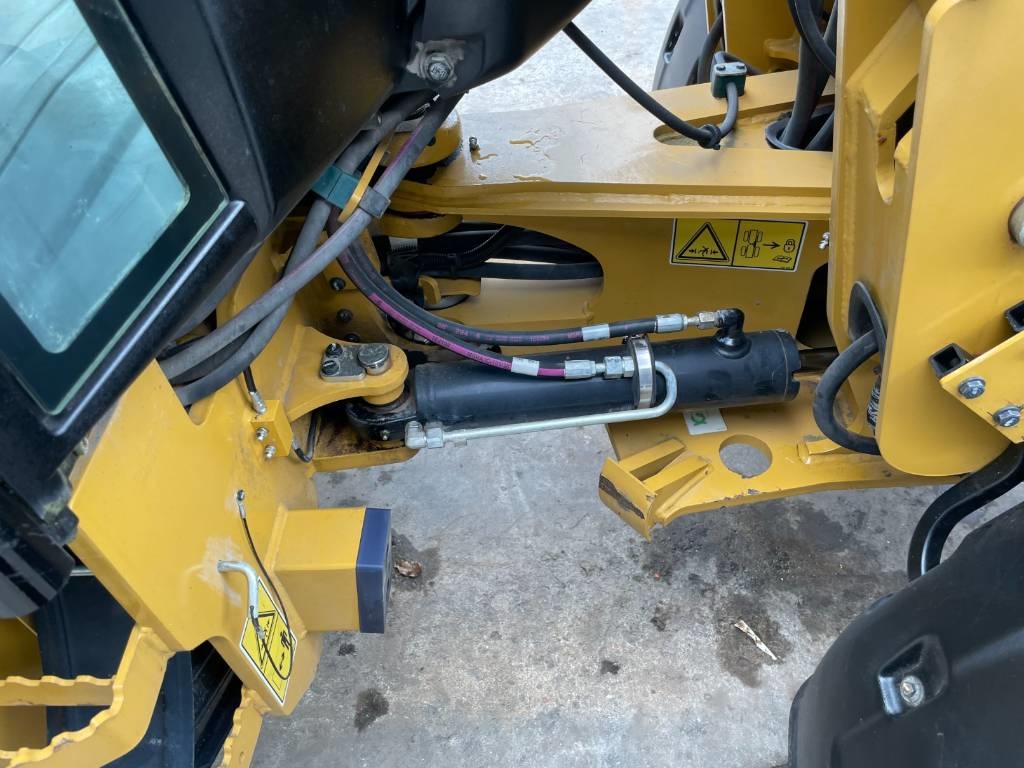 CAT 907M