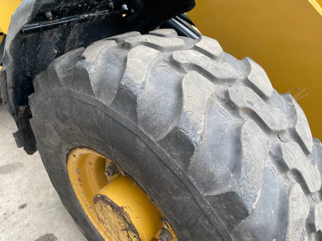 CAT 907M