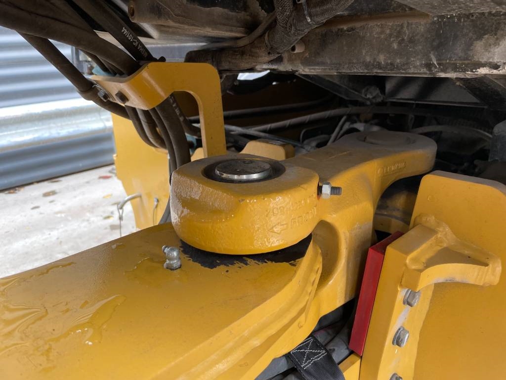 CAT 907M