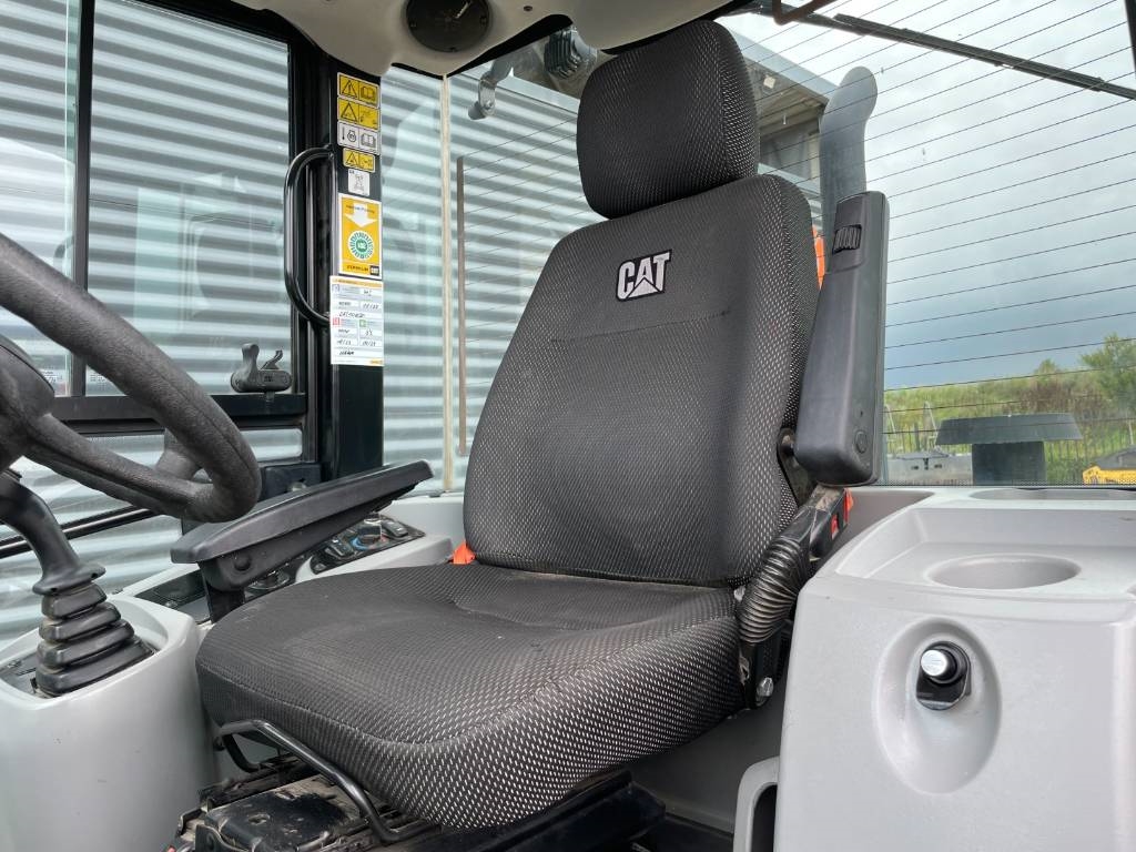 CAT 907M