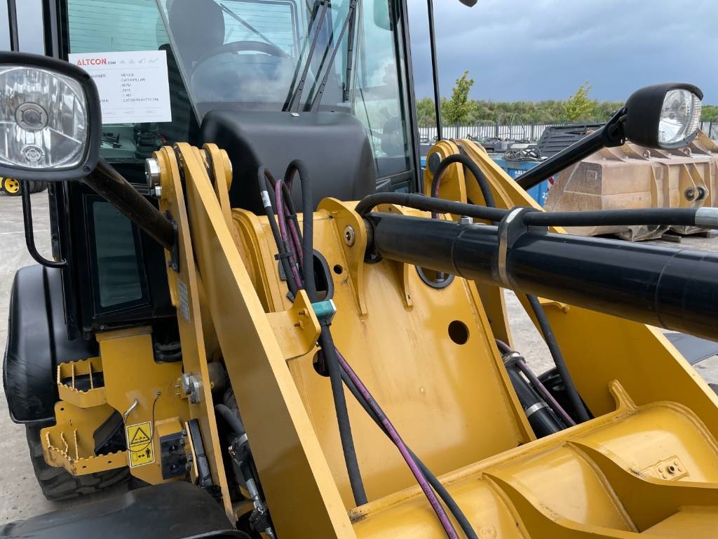 CAT 907M