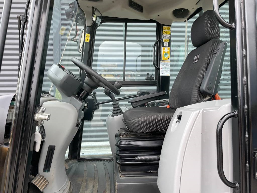 CAT 907M