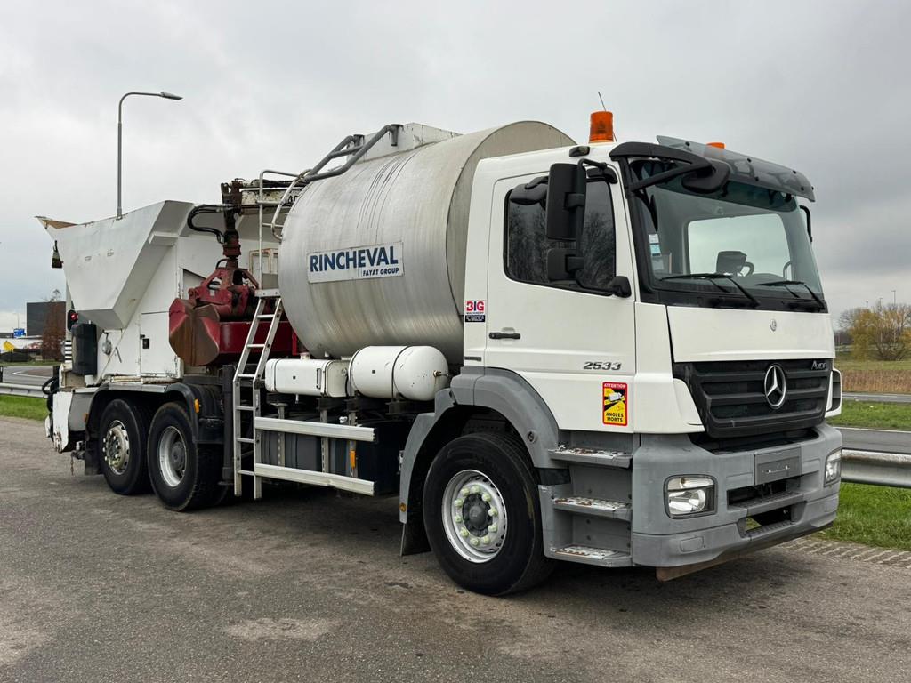 Mercedes-Benz Axor 2533 6x2x4 Rincheval Bitumensprayer / chip sp
